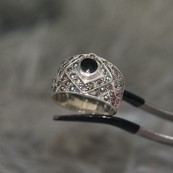 Bold Onyx/Marcasite Sterling Silver 925 Ring - Picture 6 of 10